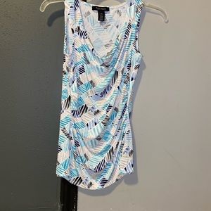 woman’s size XXS white house black market top